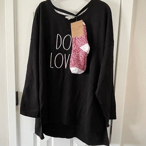 Rae Dunn Black Plus Size Dog Lover Sweatshirt with Socks New with Tags Size 2X - Picture 9 of 11